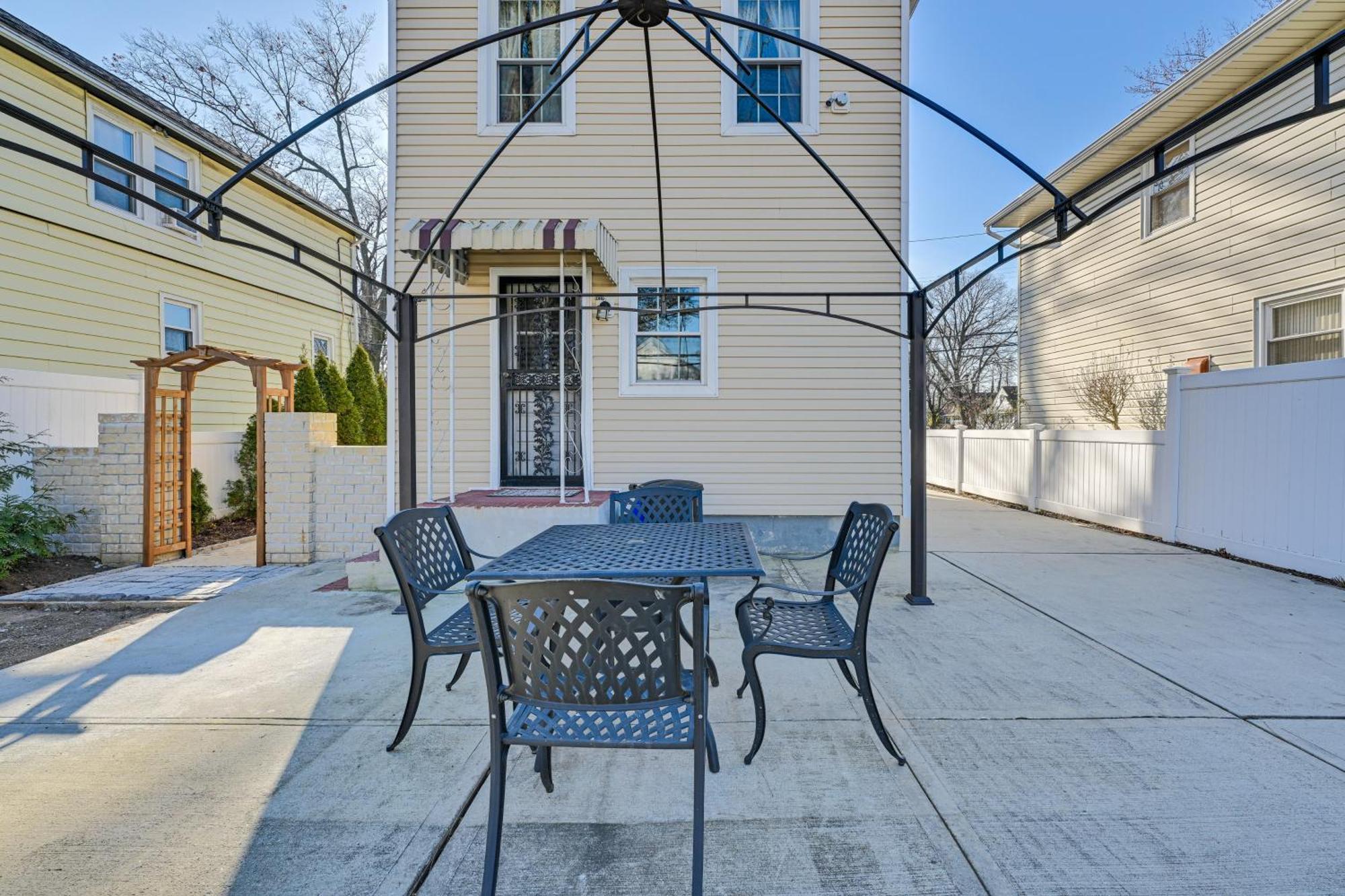 Charming Valley Stream Home 24 Mi To Central Park Extérieur photo