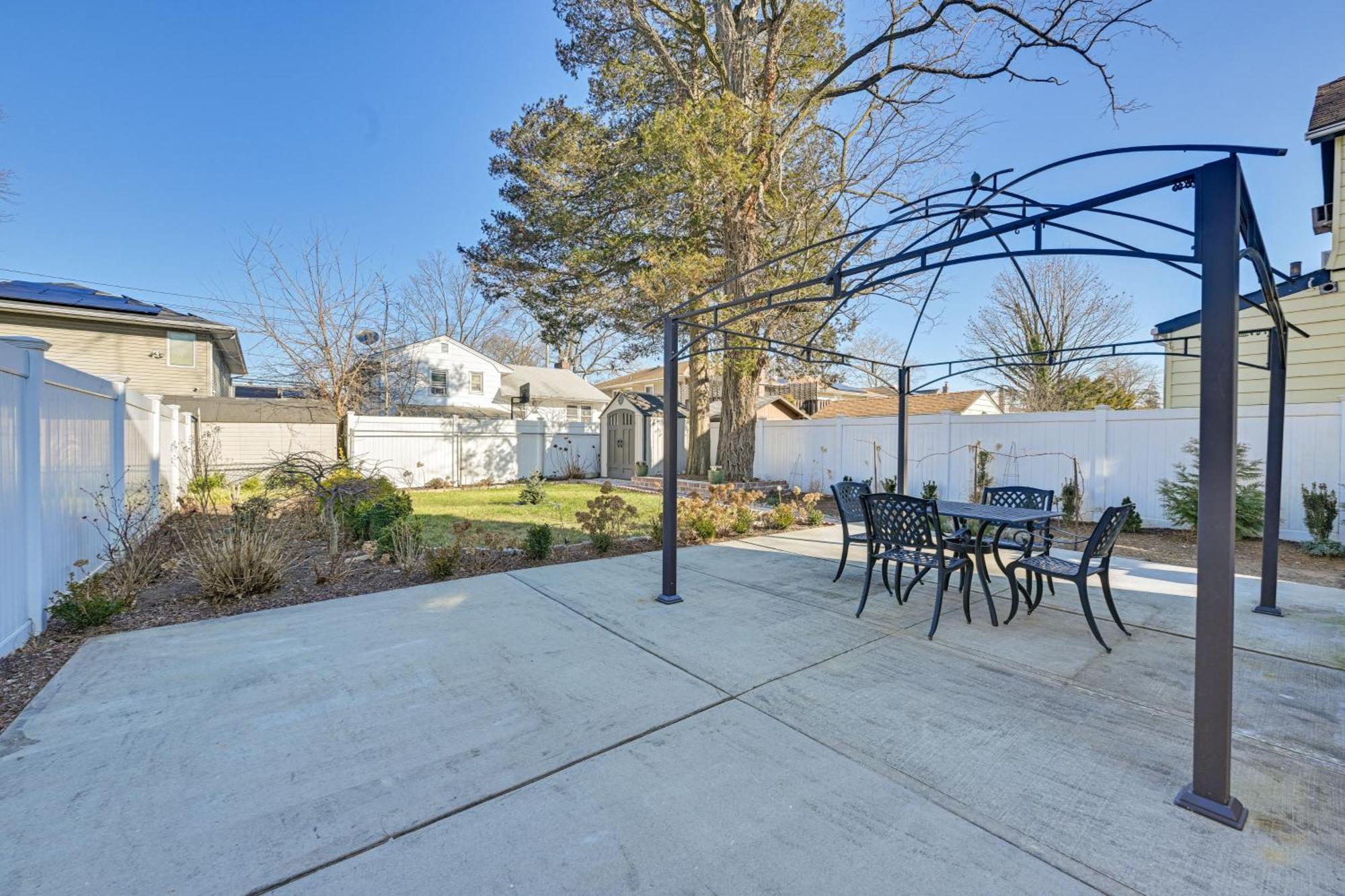 Charming Valley Stream Home 24 Mi To Central Park Extérieur photo